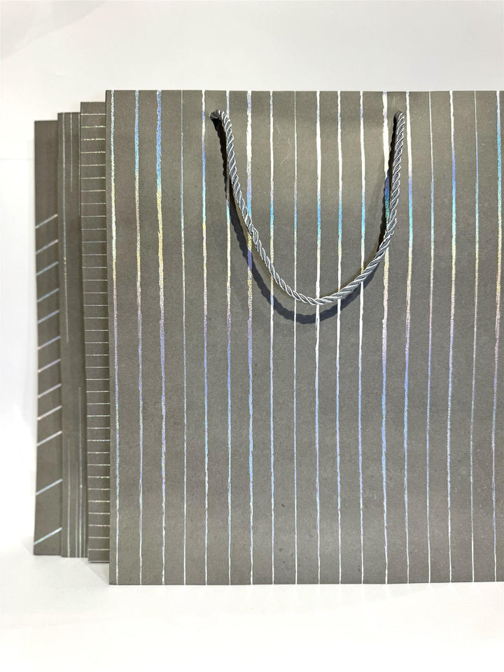 Gavepose 32x26x10 cm - Grå holografisk