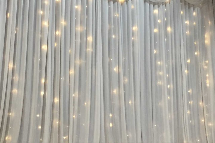 Leie Backdrop- Hvit gardin med lys